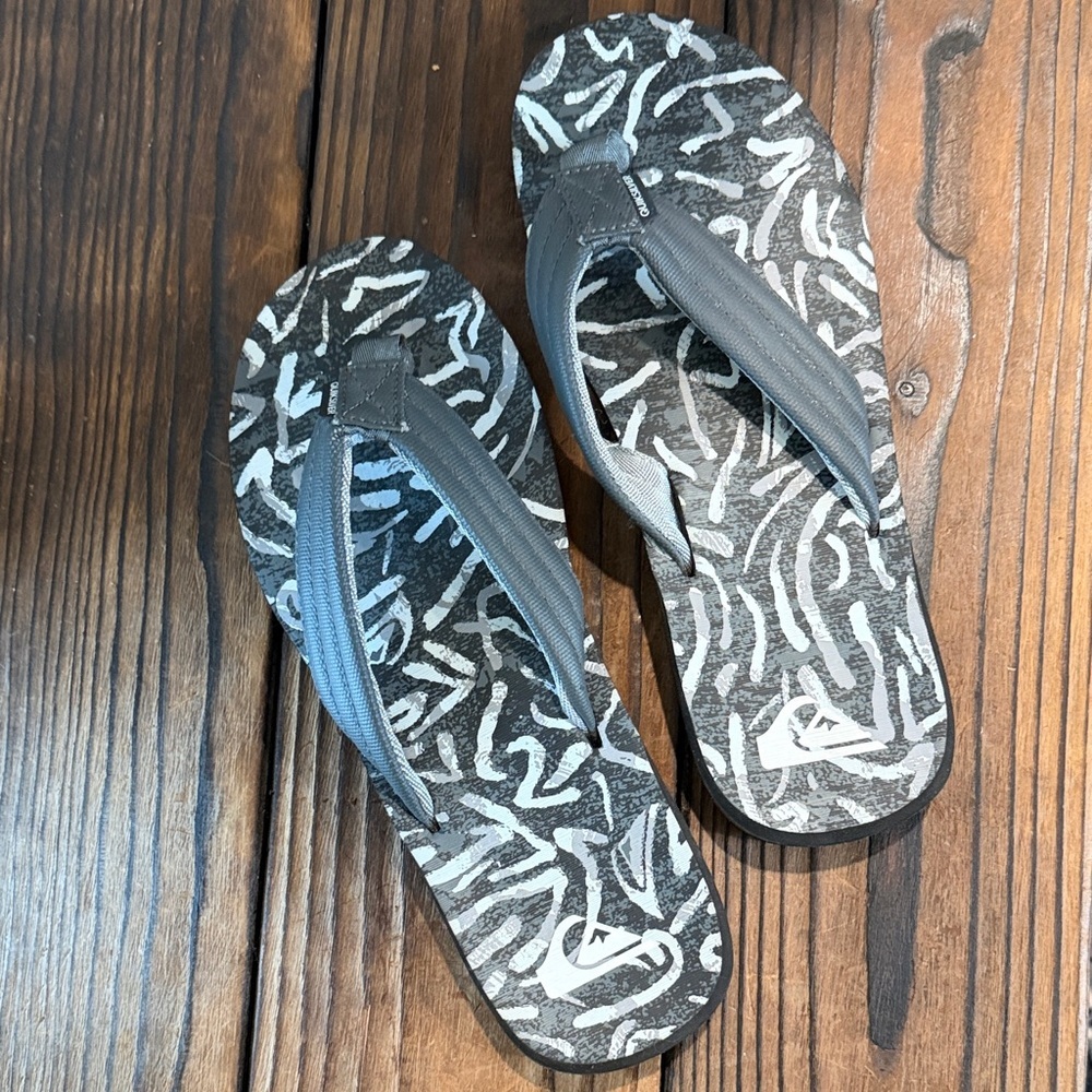 NWT Quiksilver Carver Print Black and Gray Mens Sandals